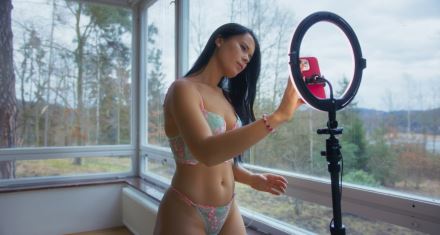 Virtuální přítelkyně (7)